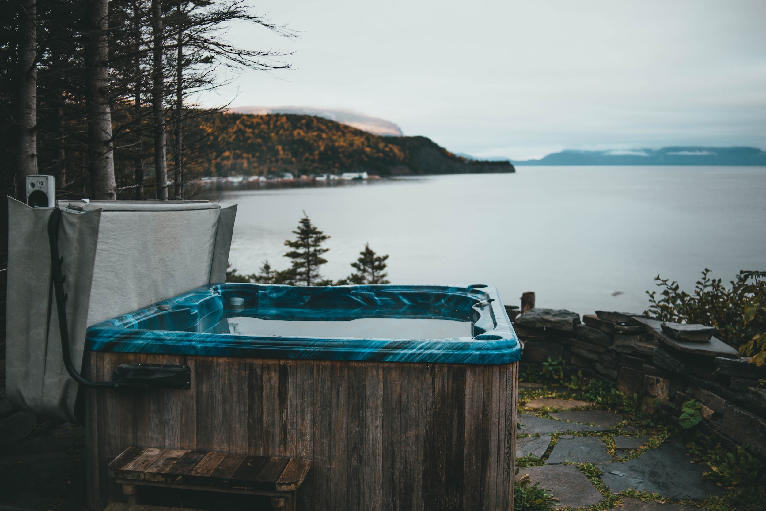 jacuzzi vs hot tub