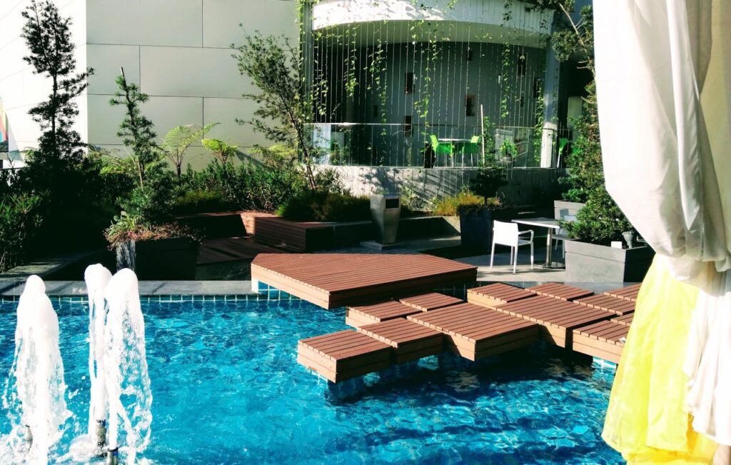 pool water features
