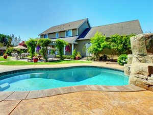 Travertine pool deck design